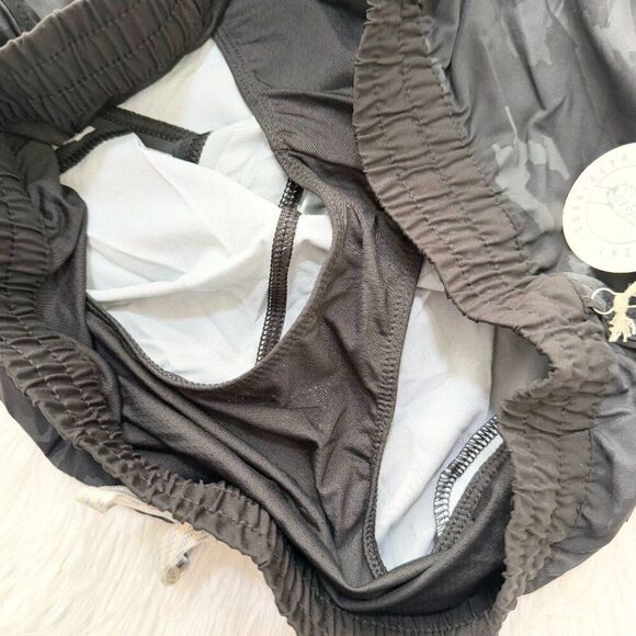 Women Vuori Clementine Performance Short Mid Rise Black Watercolor Camo Large - Picture 8 of 12